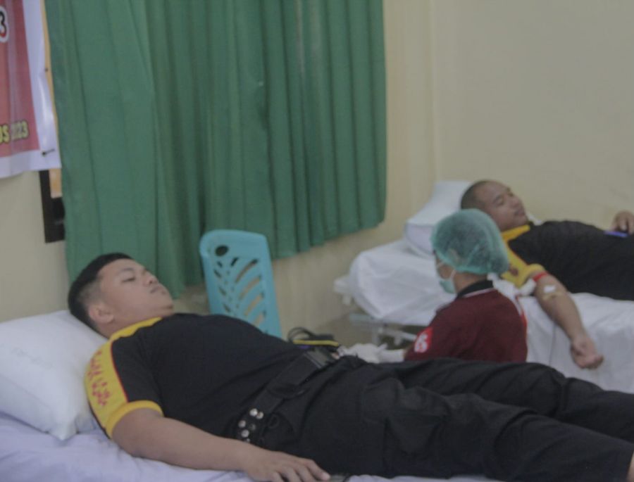 Anggota Senkom Mimika Ikuti Donor Darah yang Digelar Polres Mimika 