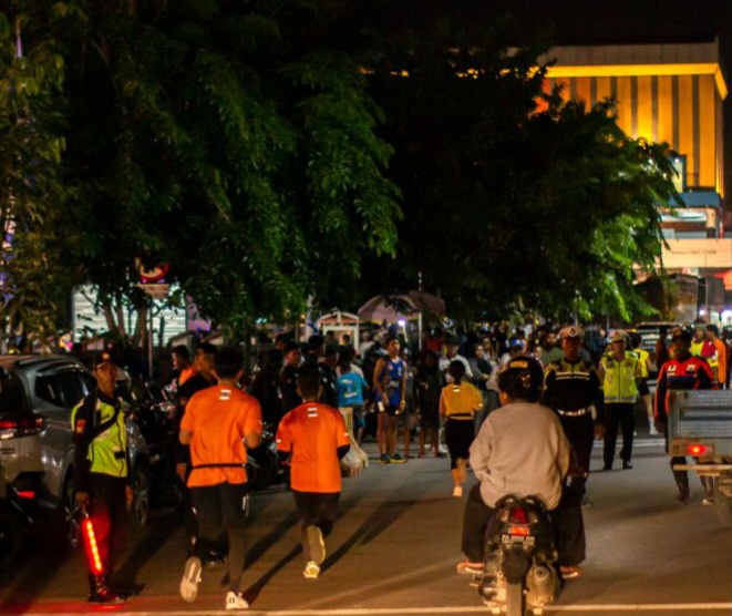 Belasan Anggota Senkom Mitra Polri Bantu Amankan Timika Night Run 2024