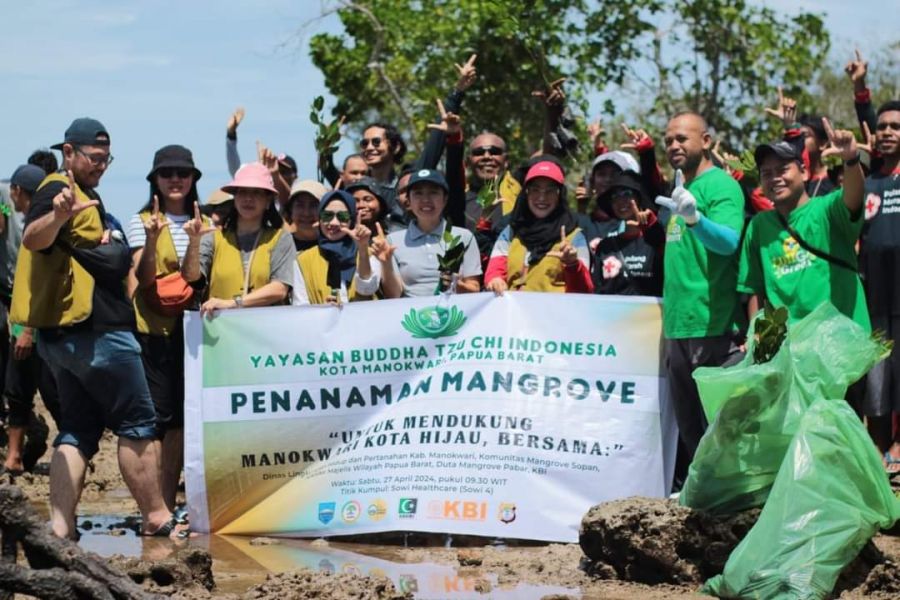 Gandeng LDII, Yayasan Buddha Tzu Chi  Tanam Mangrove Dukung Manokwari Kota Hijau