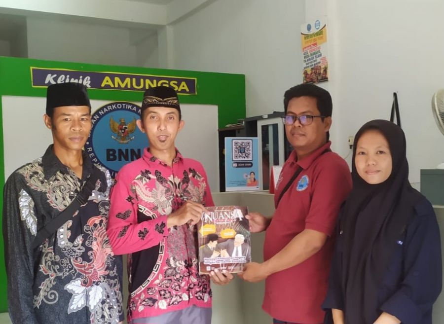 Informasikan Kegiatan LDII, PC LDII Kuala Kencana Serahkan Majalah Nuansa Persada pada Stakeholder 