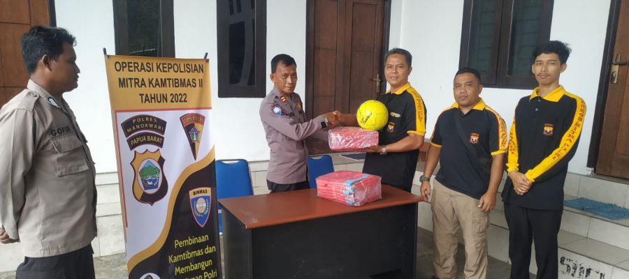 Kasat Binmas Kunjungi Senkom Mitra Polri Manokwari, Sampaikan Pesan Kamtibmas Hadapi Nataru