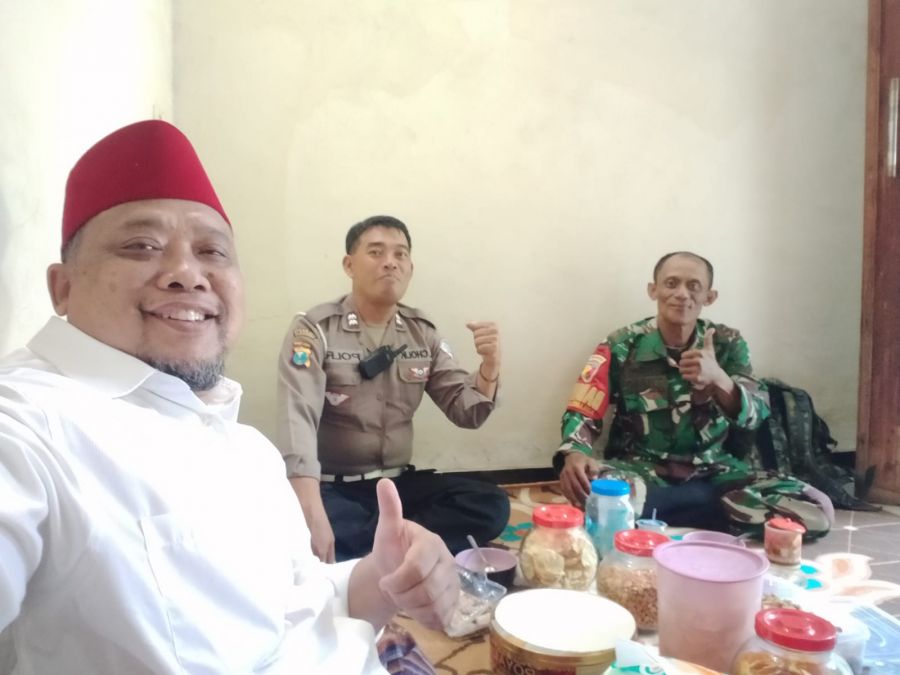 Ketua PAC LDII Desa Bebekan Terima Kunjungan Silaturahim dari Babinsa dan Babinkamtibmas