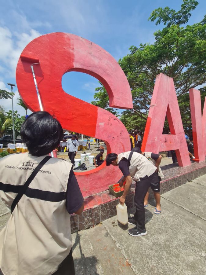 LDII Hadiri Bersih-bersih Taman Teluk Sawaibu sebagai Rangkaian Hari Jadi Kota Manokwari ke 124