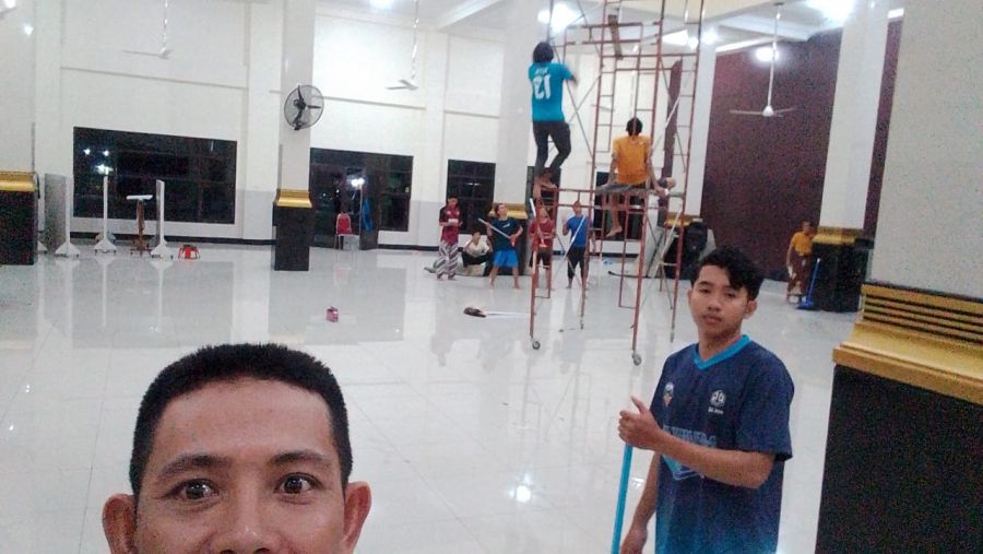 Pemuda LDII Timika Sambut Ramadhan dengan Kompak Bersih-Bersih Masjid 