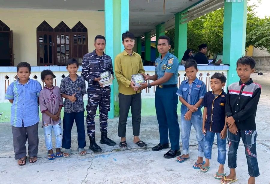 Sambangi Warga LDII di Kaimana, KRI Teluk Wondama 527 Ajak Generasi Bangsa Mencintai  Al-Quran