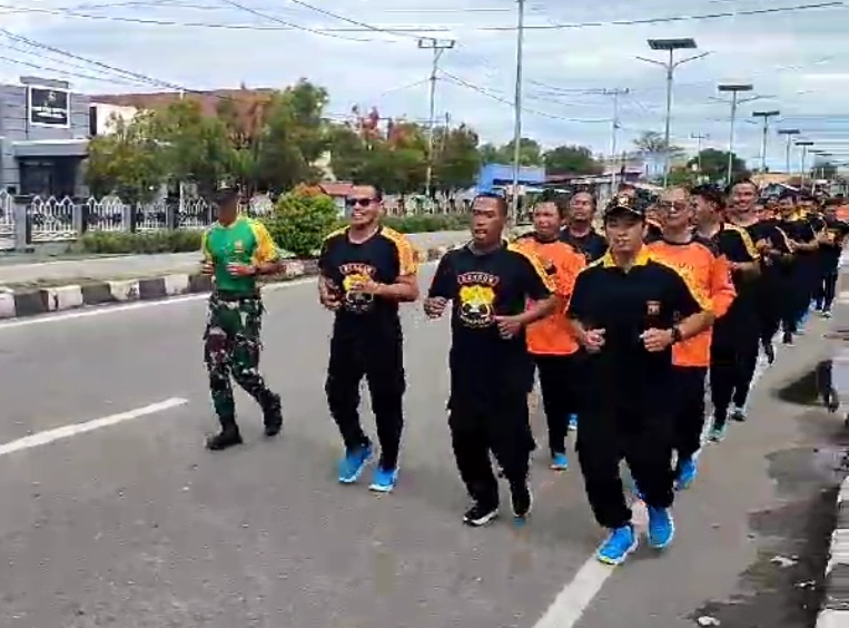 Semangat Bina Fisik, Senkom Mimika Adakan Lari 