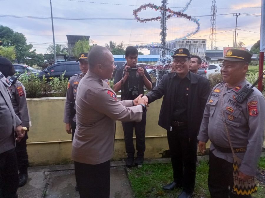 Senkom Mitra Polri Mimika Dampingi Wakapolda Papua Kunjungi Pos Pam Operasi Lilin Cartenz 2022